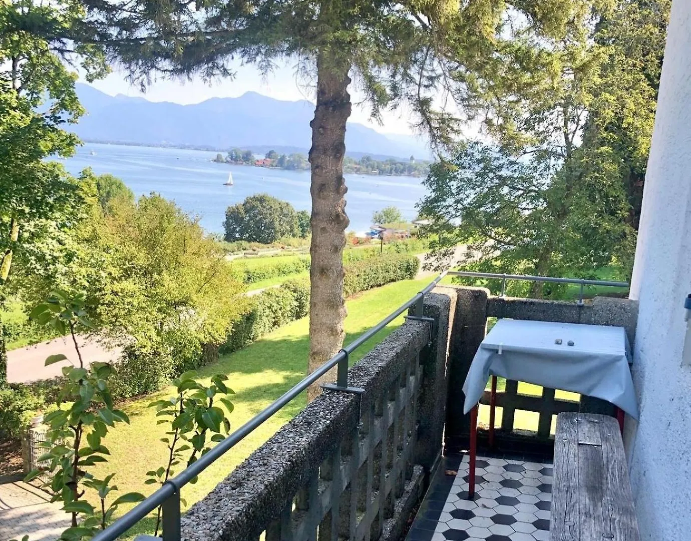 Ferienwohnung Villa Victoria Mit Grandiosem Seeblick Und Gartennutzung In Jugendstil Villa Gstadt am Chiemsee